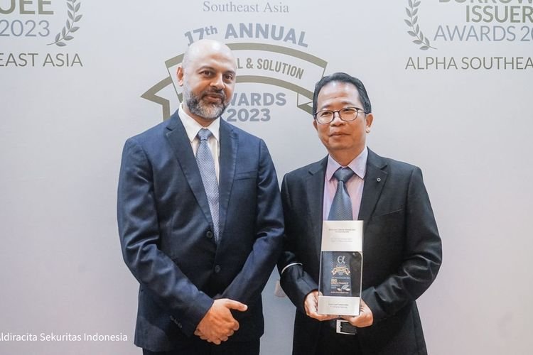 Aldiracita meraih penghargaan sebagai Best ESG Green Financing di Indonesia dalam ajang "17th Deal & Solution Awards 2023" oleh Alpha Southeast Asia.