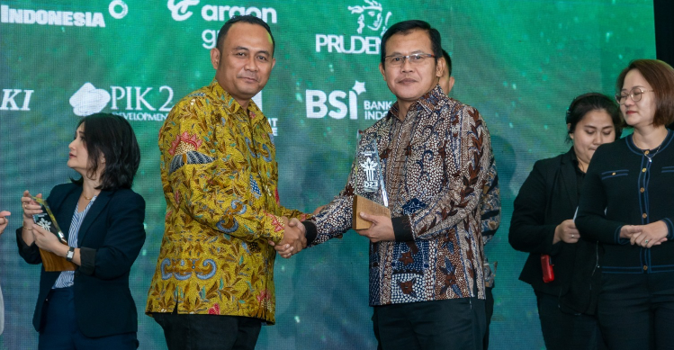 Bank DKI berhasil meraih penghargaan dari B-Universe sebagai pemenang kategori ESG Recognized Commitment dalam acara Investor Daily ESG Appreciation Night di Jakarta, pada tanggal 27 Februari 2024.